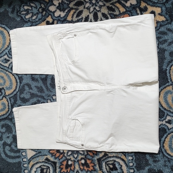 Style & Co Slim Leg Petite Jeans - Picture 3 of 5